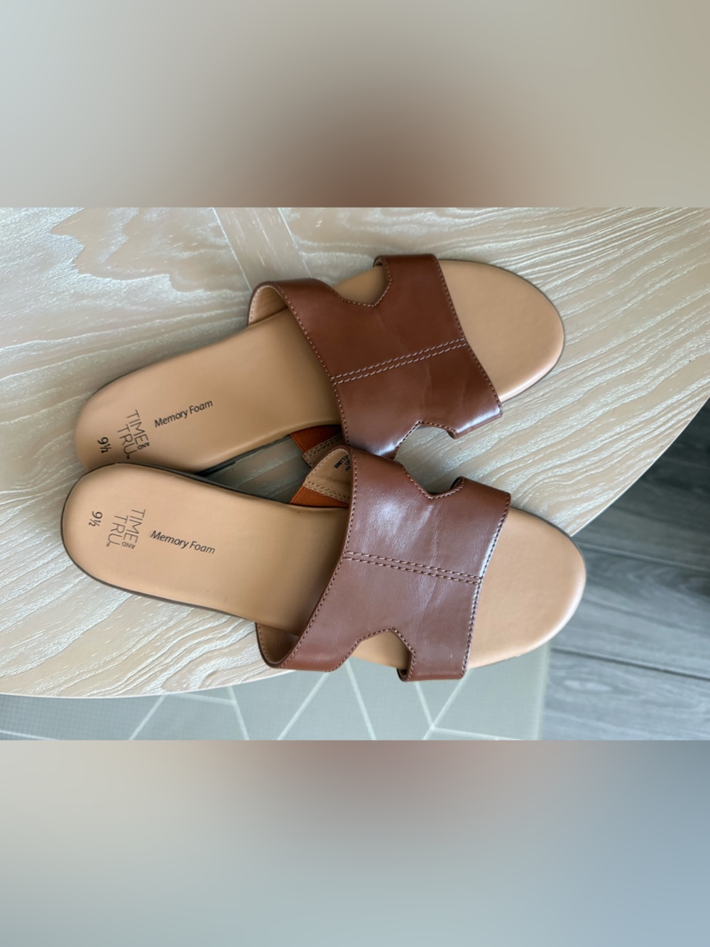 Time and Tru|Women's Brown Memory Foam Slide Sandals,faux leather brown•••9.5